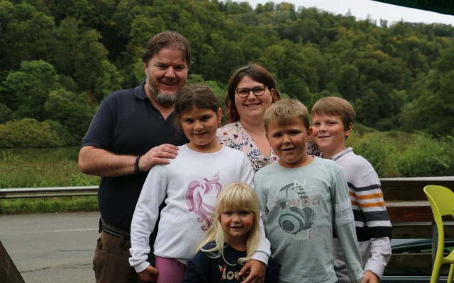 Le Noirval, sa cuisine faite maison, en famille et avec vue sur le lac