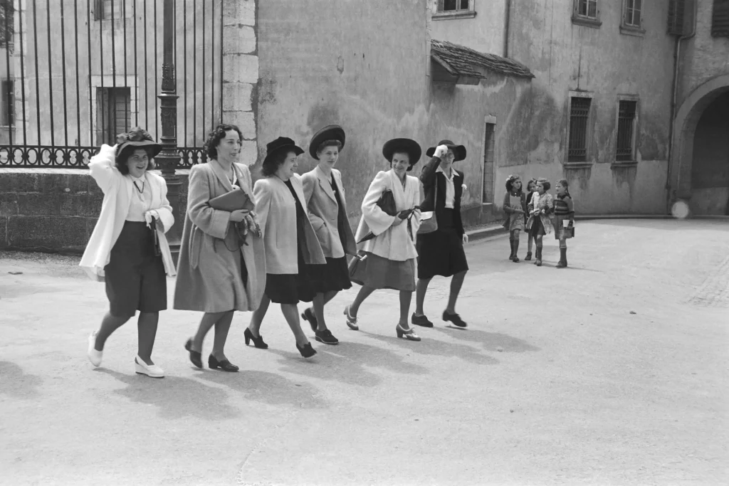 Enard frères | 100e anniversaire de l'École normale des institutrices à Delémont, 1946.
