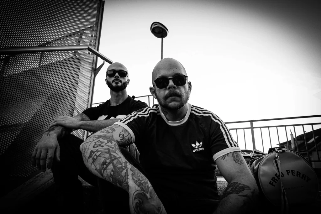 Le groupe Kahfa, avec Théo Burri en vert, accompagné de Claudio Peragine.