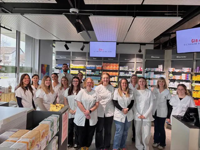 «Le premier module est complet et détaillé», déclare Madeleine Juillard-Schaller, pharmacienne responsable de la pharmacie Coop Vitality de Delémont. Ici, l’équipe actuelle de cette enseigne.