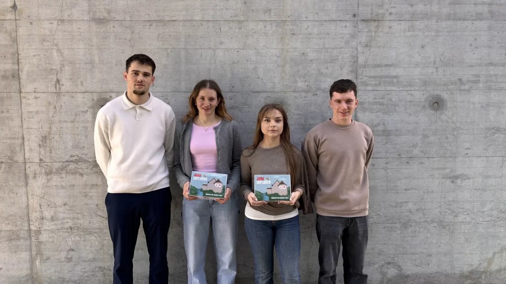 De gauche à droite: Valentin Goffinet, Sofia Chételat, Fatima Rodrigues et Loris Lachat