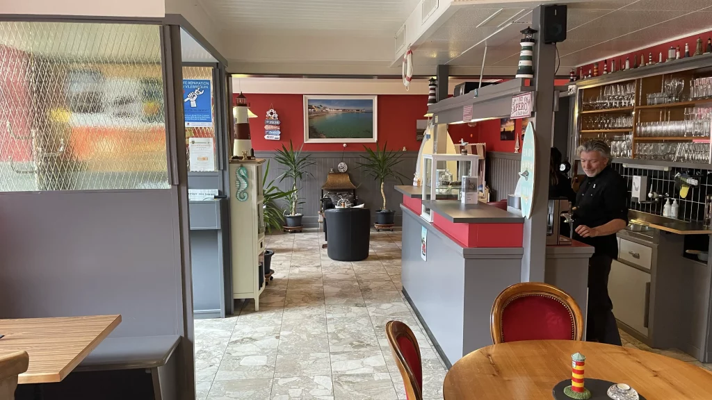 Kerem Maurer et Anna Grubenmann ont ouvert le Café SavouArt début avril.