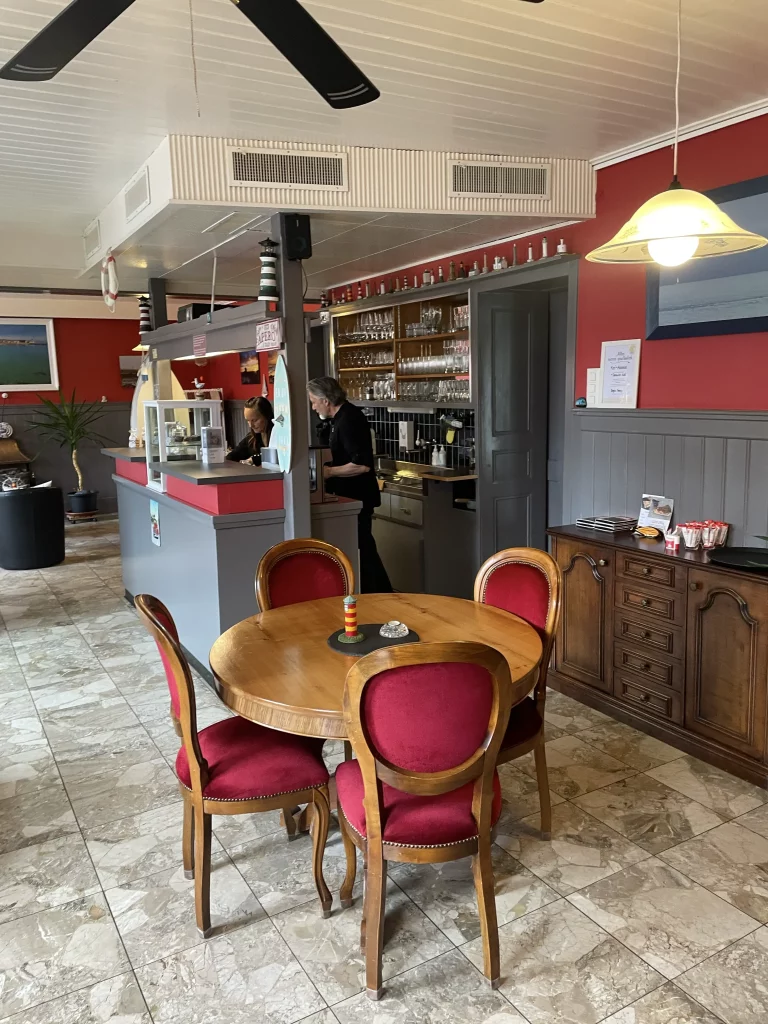 Kerem Maurer et Anna Grubenmann ont ouvert le Café SavouArt début avril.